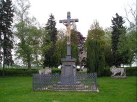 Litinový kříž na památku mrtvých