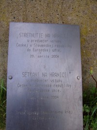 Památník na slovenské straně hranice