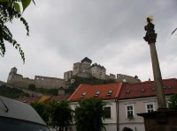 Trenčianský hrad z námestia