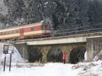 Vstup do údolí pod železničním mostem