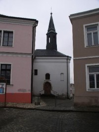 Kostelík sv. Jiří: Pohled na kostelík z Horního náměstí