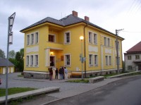 Turistická ubytovna v Proseči: V nově rekonstruované budově je umístěné i informační středisko jak o Toulovcových maštalích tak i širším okolí