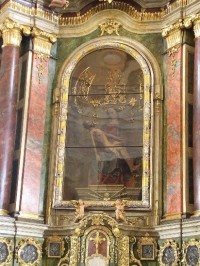 Pieta v boční kapli: Pieta je chráněna ochranným sklem. Jeji fotografie je problematická. Je nutné podívat se na vlastní oči