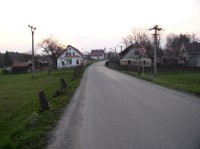 Cesta od rozcestníku do Bohdalce: Dál pokračuje do Ostrova nad Oslavou. (Santiniho cyklotrasa)