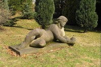 Dubí: socha v lázeňském parku