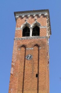 Dubí: zvonice u kostela