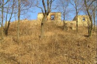 zřícenina zámku od západu: Libčeves