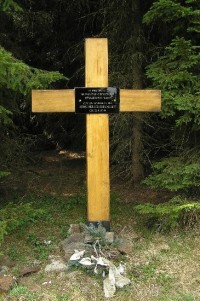 býv. obec Fláje: kříž na památku obyvatel býv. Flájí