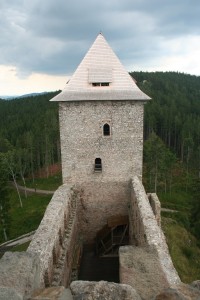 východní věž ze západní věže