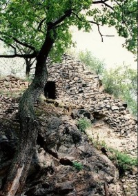 hrad Krupka: stav zříceniny v roce 1996