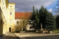 Teplice-zámek: socha u zadní části zámku