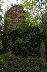 hrad Perštejn: zbytek bergfritu