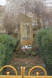 pomník padlým v 1.světové válce na náměstí: Třebívlice