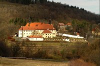 Františkánský klášter: pohled z protějšího břehu
