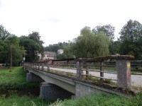 most u továrny