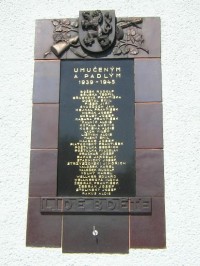 Heřmanice - památník obětem války - detail: Heřmanice - památník obětem války - detail