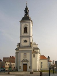 kostel sv. Petra a Pavla: děkanský kostel na Masarykově náměstí