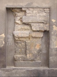 Štáf - fragment ve zdi 2
