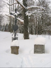 Obec Hůrka: Jen nápis na kameni, mimochodem pár let starém říká, že tu stála obec Hůrka.