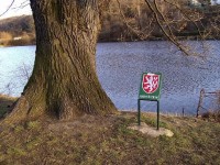 Liboc - památný strom: Liboc (původně Luboc nebo Hluboc) je poprvé připomínána v zakládací listině břevnovského kláštera, hlásící se do roku 993. Podle archeologického výzkumu se původní vesnice rozkládala u ruzyňského potoka. Ještě v raném středověk