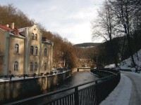 Teplá - Karlovy Vary 16: Teplá pramení v nadmořské výšce 765 m.n.m., poblíž Závišína u Mariánských Lázní. Při délce toku 59,2 km klesá Teplá od pramene k ústí o 395 m, t.j. v průměru o 6,7 m/1 km. Na území Karlových Varů má Teplá délku od Březovské p