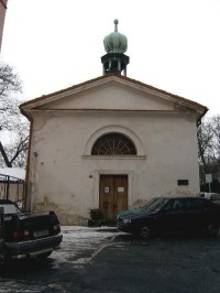 Sv. Ondřej 029: Nejstarší karlovarský kostel, původně gotický ? 15.stol. Přilehlý hřbitov zrušen r. 1911, změněn na Mozartovy sady.
