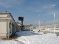 Letiště KV 9: Letecký provoz letiště v Karlových Varech začal 15.května 1931. Kvůli vyšším nárokům letecké dopravy byla v roce 1952 postavena nová vzletová a přistávací dráha v délce 2150 metrů. Později byla rozšířena odbavovací plocha a postupně pro