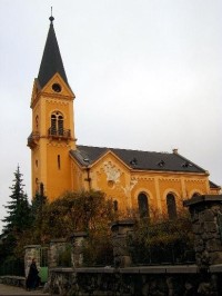 Evangelický kostel Božího spasitele: pseudorománský, z počátku 20. století.
