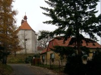 Kostel sv. Petra a Pavla: nachází se na Bílém kopci, z druhé poloviny 18. století.
