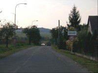 Silnice č.0082: obec z jižní strany