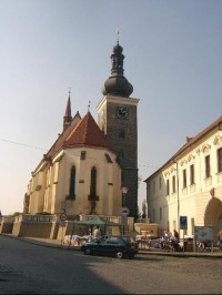 Kostel sv. Kateřiny: na náměstí ve Velvarech
