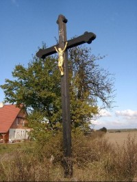Křížek: křížek z roku 1836 na východním okraji obce
