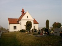 Hřbitovní kostel: severozápadně od obce na hřbitově