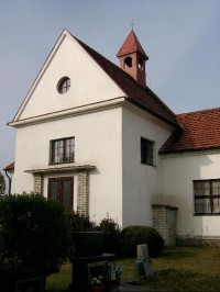 Kostel na hřbitově: severozápad obce