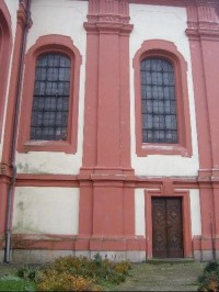 okna: severní strana kostela