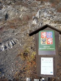 Budňanská skála: při silnici z Karlštejna na Hlásnou Třebaň