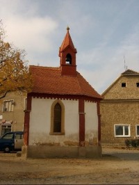 Kaple na návsi: Kaple sv. Jana Nepomuckého