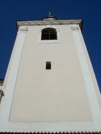 Věž kostela: Kostel se od konce roku 2000 může pochlubit i čtyřmi novými zvony, které vyrobila zbraslavská zvonařská dílna Rudolfa Manouška. Zvony získaly jméno po českých světcích - Václavovi, Ludmile, Anežce a Vojtěchovi. 