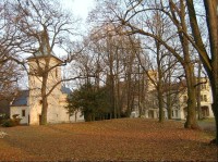 Areál zámku Kamenice: Tento areál je tvořen samotnou budovou zámku, okolním parkem, altánem, kaplí sv. Františka Serafinského, opěrnými zdmi, bránou, plocením a křížem. V období 1949 - 1997 sloužil areál jako základní škola, v roce 1998 byl obcí prod