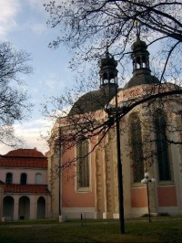 Kostel a bývalý klášter