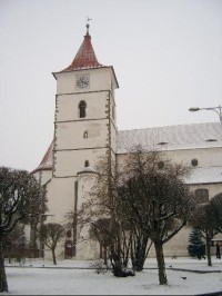 Věž se zvony: První zmínka o zvonech v děkanském kostele sv. Petra a Pavla na náměstí v Horažďovicích je již z roku 1454. Zvony se roztavily při požáru v roce 1619, kromě dvou menších - Sanktusíka, zrekvírovaného na jaře roku 1917 a Umíráčku.