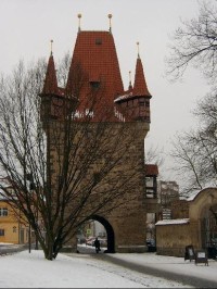 Pražská brána v Rakovníku: pozdně gotická Pražská brána, která byla postavena v roce 1516. 