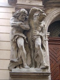 Výzdoba - antické sochy 2: Sochařské práce provedla dílna Matyáše Bernarda Brauna: průčelí paláce s dvěma portály sochami gigantů u obou portálů a výplněmi představujícími činy Herkulovy.