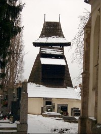 Zvonice od kostela