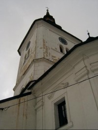 Věž kostela: Gotický kostel svatého Jakuba Většího v obci Kolinec.
