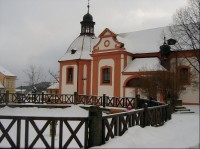 Kostel v obci Valeč