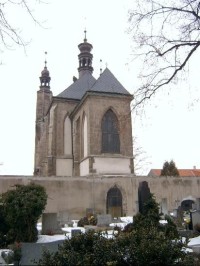 Hřbitovní kostel - kostnice: Hřbitovní kostel - kostnice je zajímavá, původně gotická stavba z konce 14. stol. Skládá se ze dvou kaplí postavených nad sebou. 