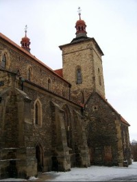 Raně gotický kostel: Kostel sv. Štěpána s unikátní kryptou - jedna z nejhodnotnějších raně gotických staveb ve střední Evropě.