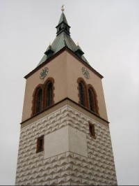 pozdně gotická zvonice: Původně pozdně gotická z roku 1525, přestavěná renesančně roku 1570 italským mistrem Filipem .