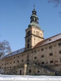Věž barokní sýpky: Věž je vysoká 47 metrů a je ukončena trojitou helmicí s dvěma lucernami, kde jsou umístěny zvony.
